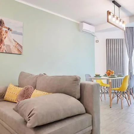 Alezzi Seaview Apartment *